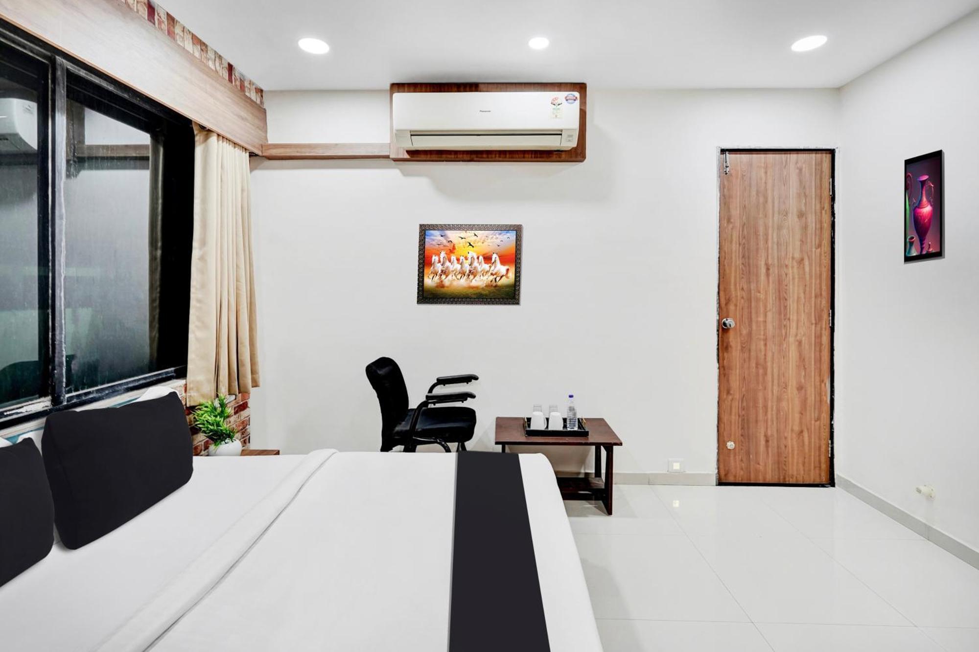 Super Collection O Kudasan Gandhinagar Formerly Hotel Royal Mansion Exterior photo